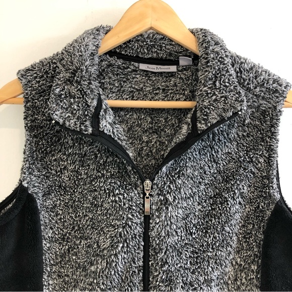 JASON MAXWELL Faux Fur Zippered Vest. Size Medium Gray/Black. - Picture 10 of 13